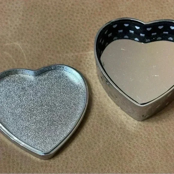 Vintage Things Remembered Silver Tone Trinket Box Heart Shape Jewelry Box - Picture 3 of 7